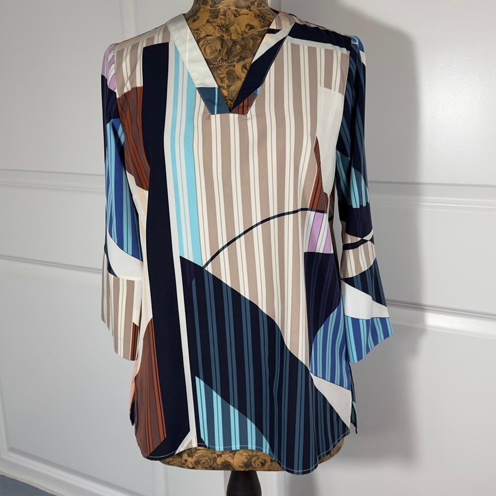 Women's V-Neck Striped Abstract Tunic Top in Navy & Cream